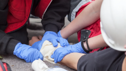 How do I know if a bleeding injury is serious? – Treating a bleeding injury